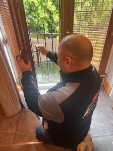 is it door lock locksmith fixing lock and door